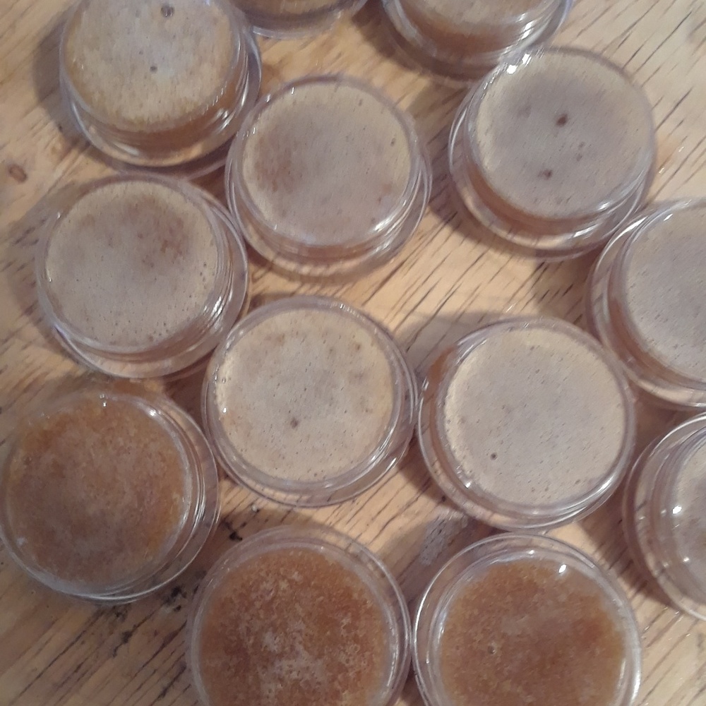 Lip gloss & Lip scrub